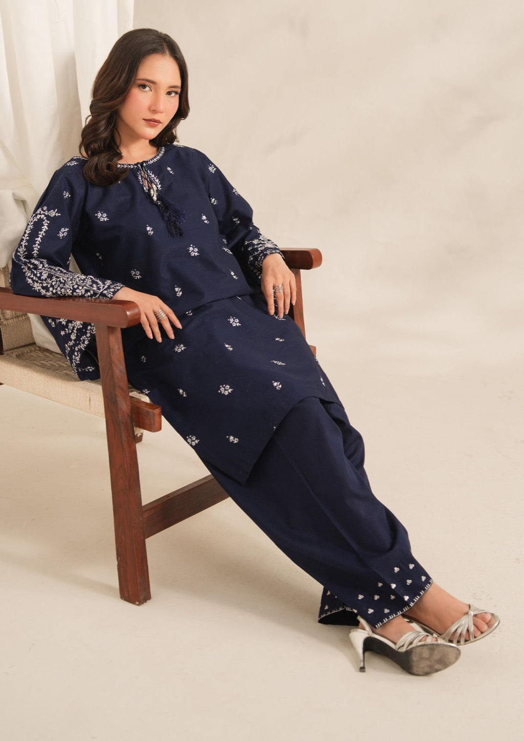 ZARVINA EMBROIDERED 2PC