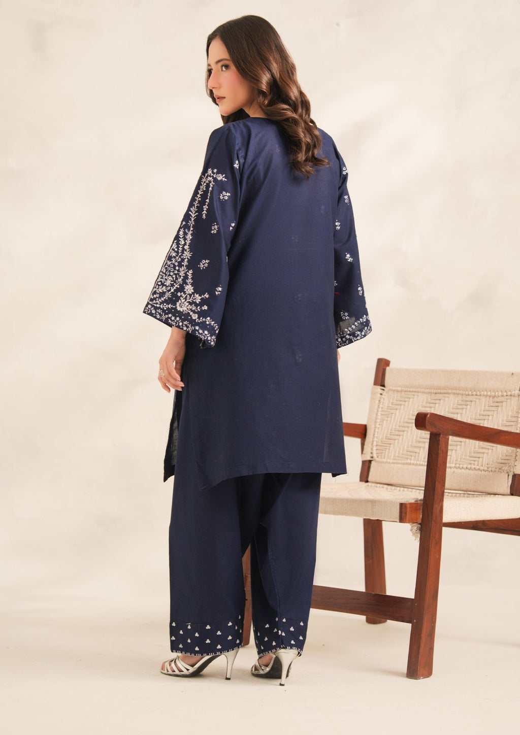 ZARVINA EMBROIDERED 2PC