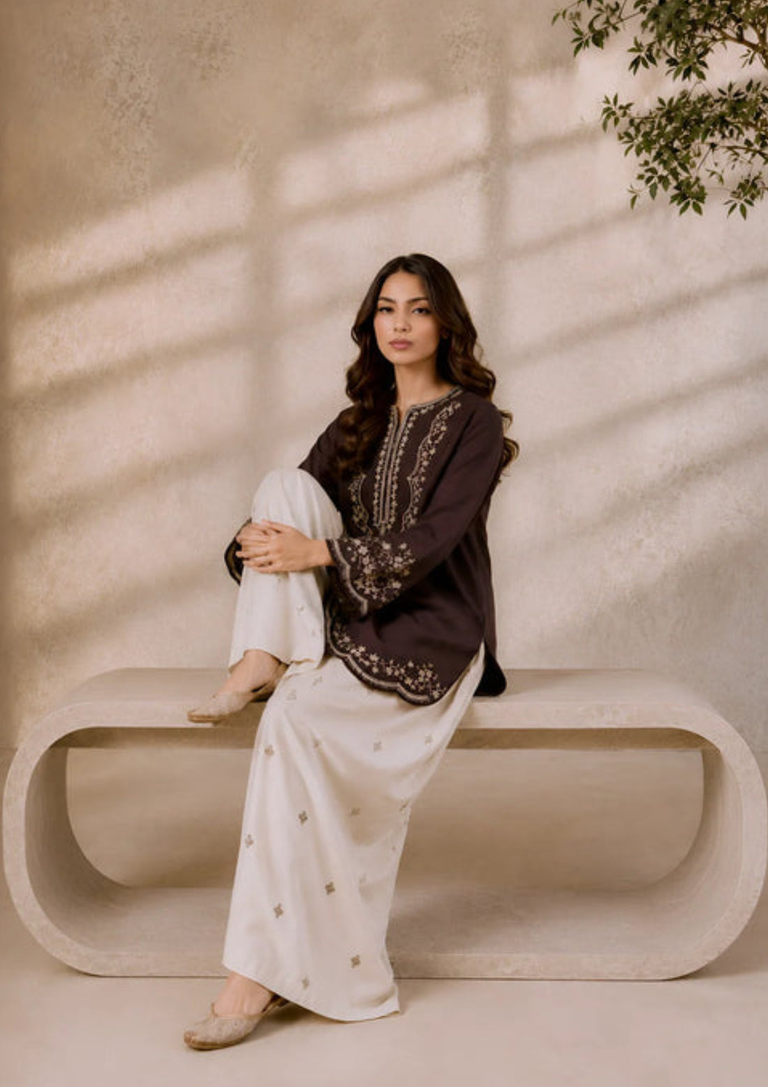 LEYA EMBROIDERED 2PC