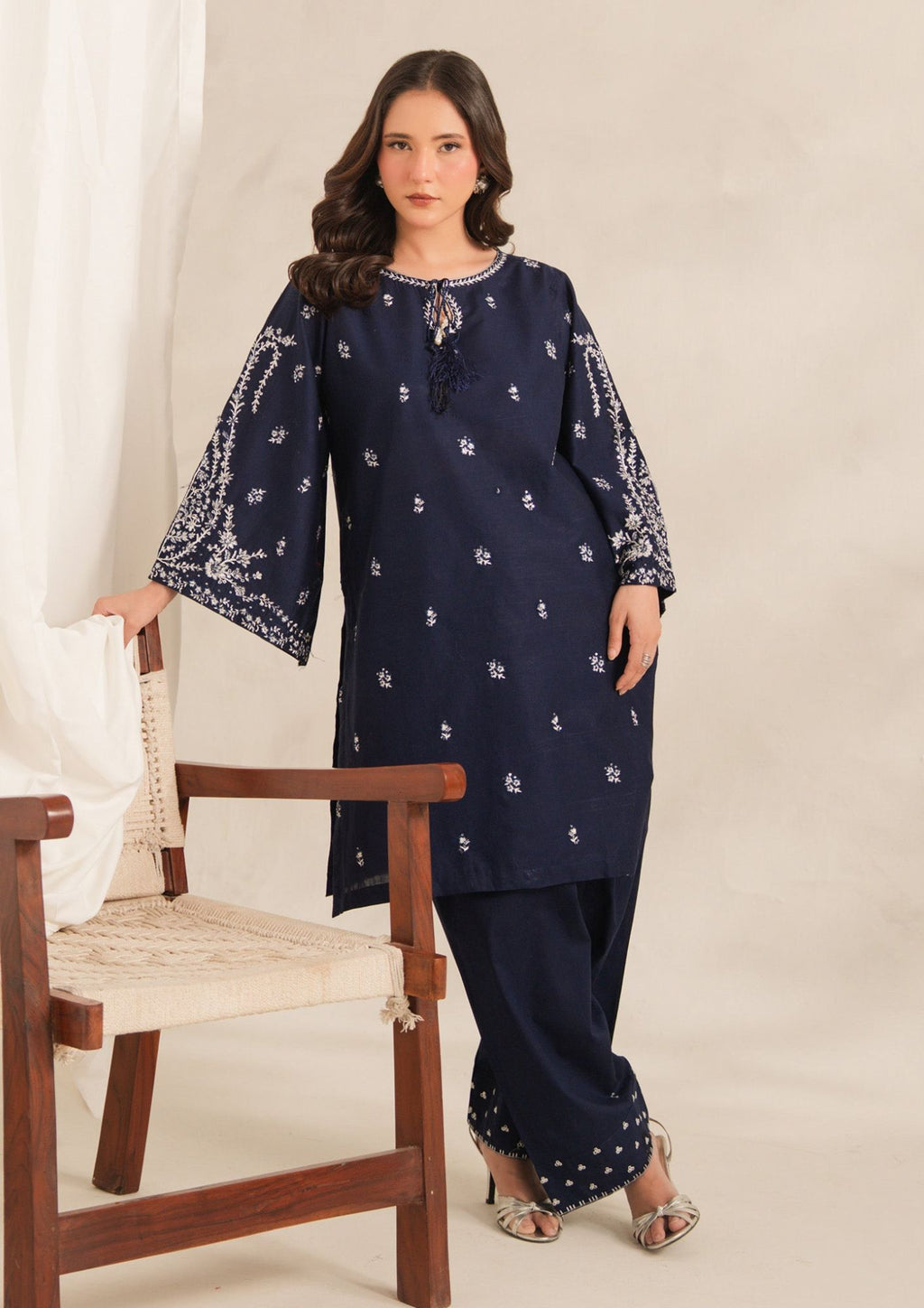 ZARVINA EMBROIDERED 2PC